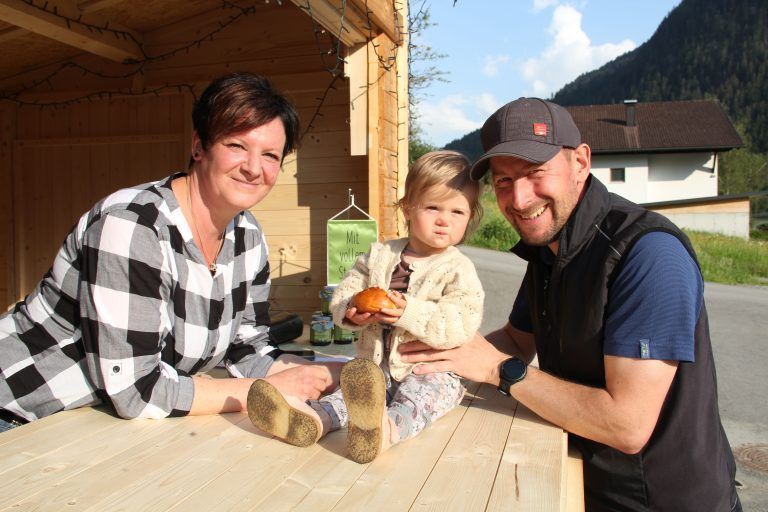 Nadine Sahler ist glückliche Bäuerin auf dem Sponahof.