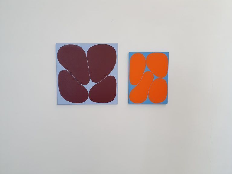Karl-Heinz Ströhle: „Blubb“, 2012, 70 x 70 cm Acryl auf Leinwand und „Blubb“, 2002, 60 x 45 cm, Acryl auf Baumwolle.