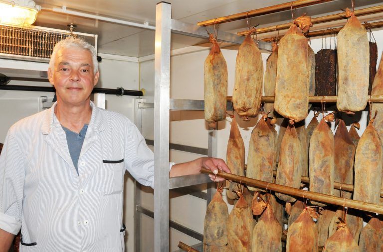 "Man fragt mich ja täglich mehrmals und die Antwort ist: Nein, der Schmuck übernimmt meine Metzgerei nicht!“ <strong>Klaus-Peter Lutz, Metzgermeister</strong>