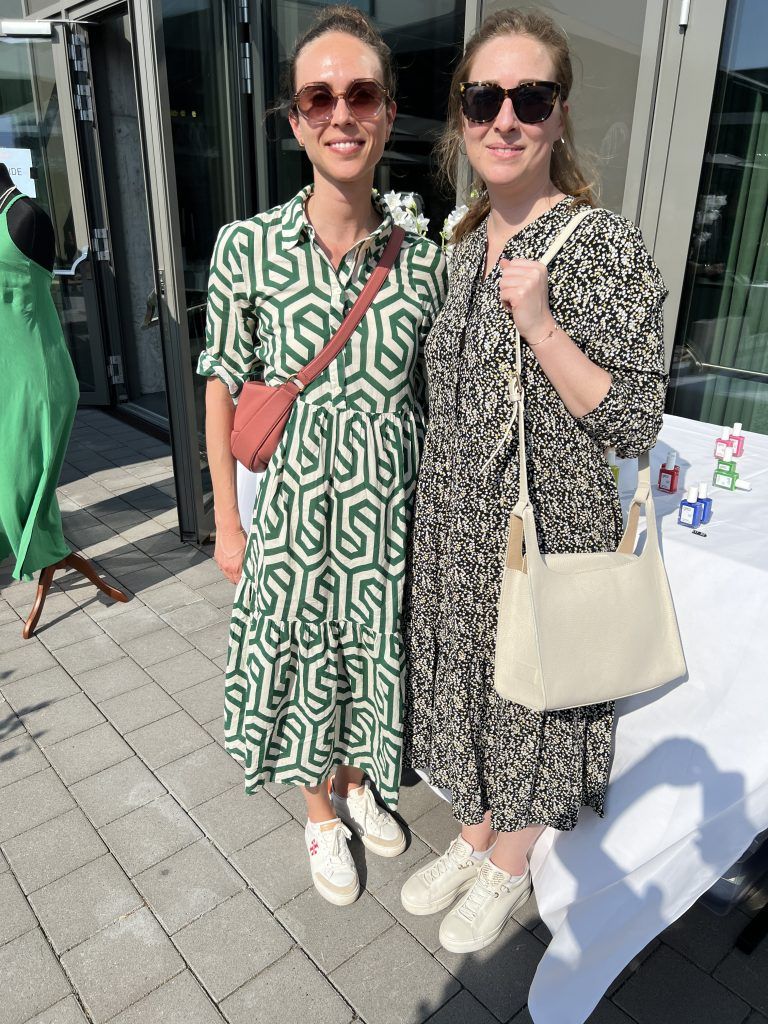 Lena Fritsch und Gabriele Schweigebauer zog es auf den Markt. 