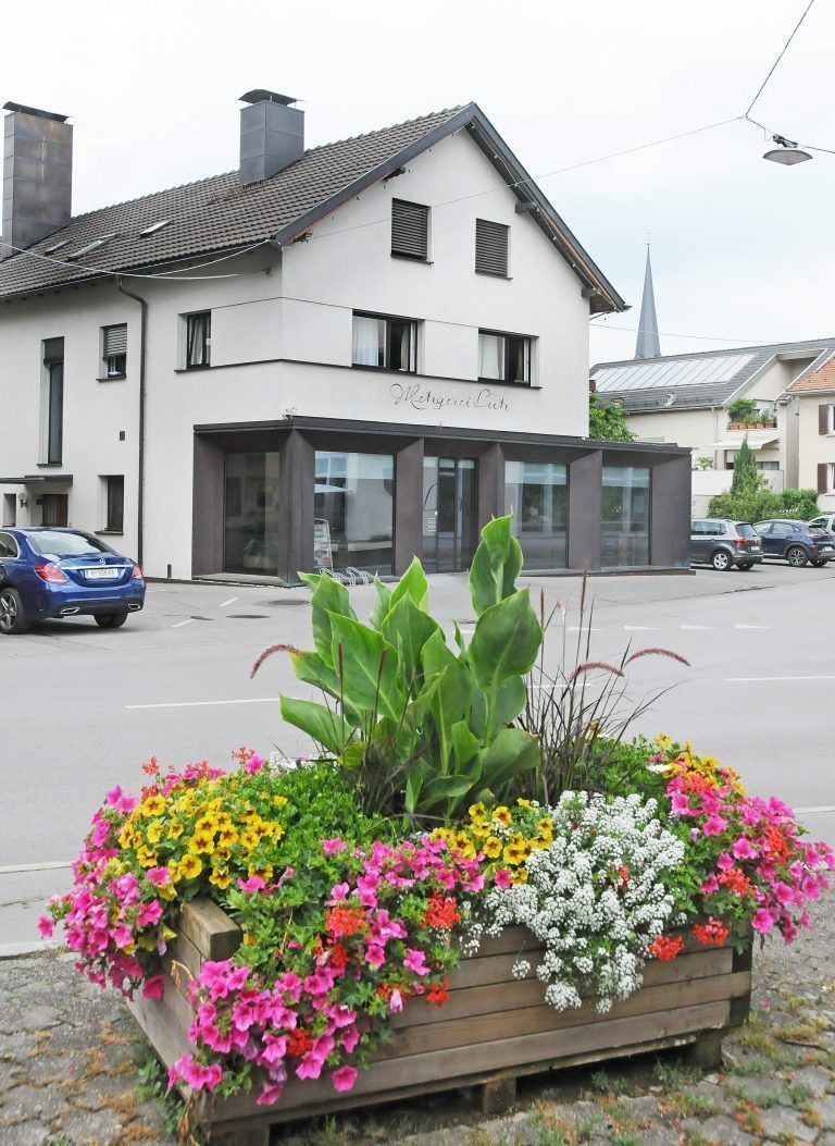 Metzgerei Lutz in Hard: Gründung durch Josef Lutz vor über 100 Jahren, danach übernahm Großvater August Lutz, der an seinen Sohn Werner Lutz übergab, bis Klaus-Peter Lutz übernahm.
