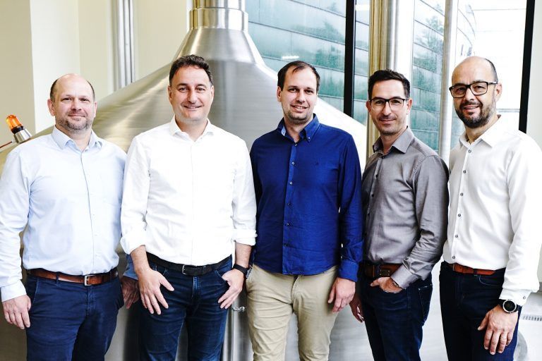 Das neue Führungsteam der Mohrenbrauerei (von links): Braumeister Tim Groeger, Geschäftsführer Thomas Pachole, kaufmännischer Leiter Dominic Marlin, Marketingleiter Andreas Linder und Vertriebsleiter Günter Brunner. <span class="copyright">sabrina schneider</span>