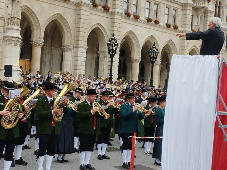 Es herrschte eine tolle Stimmung vor dem Wiener Rathaus.
