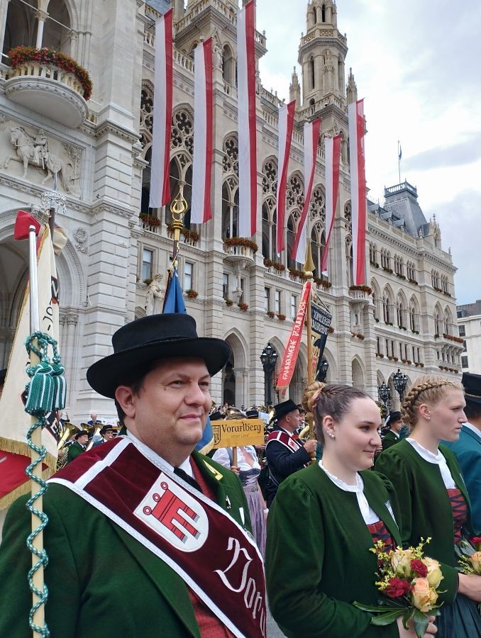 Imposantes Gemeinschaftskonzert vor dem Wiener Rathaus.