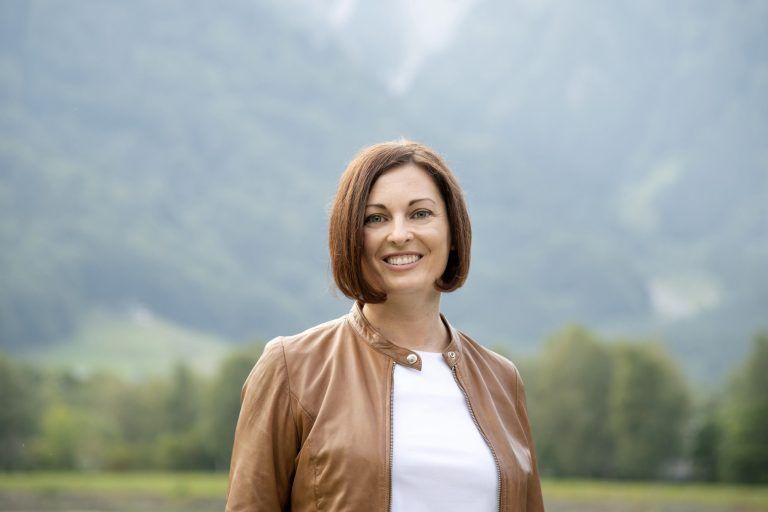 <p class="caption">Die grüne Tourismussprecherin Nadine Kasper freut sich über die Gratisfahrt für Begleitpersonen.<span class="media-container dcx_media_rtab" data-dcx_media_config="{}" data-dcx_media_type="rtab"> </span><span class="marker">patrick säly</span></p>