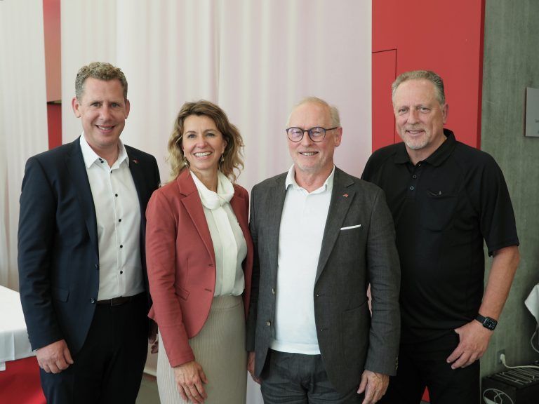 Rainer Keckeis (2 .v. r.) mit AK-Präsident Bernhard Heinzle, der designierten AK-Direktorin Eva King und Hubert Hämmerle bei den Feierlichkeiten. <span class="copyright">sie</span>