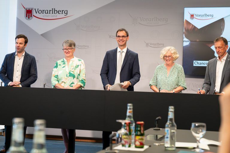 Um die riesigen Herausforderungen in der Pflege zu meistern, braucht es große Anstrengungen aller handelnden Personen. <span class="copyright">VLK</span>
