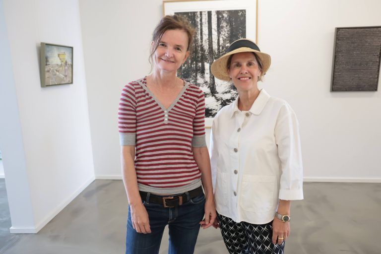 Brigitta Soraperra und Künstlerin Karin Metzler.