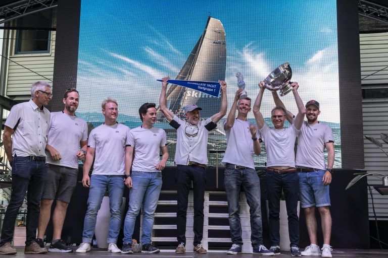 Die siegreiche Skinfit-Crew (v. l.) bei der Rundum 2023: Jeroen Veraar, Felix Ertel, Jakob Gruber, Jakob Steiner, Fritz Trippolt, Julian Jöbstl, Matthias Luger und Max Trippolt.
              
              Christian Flemming