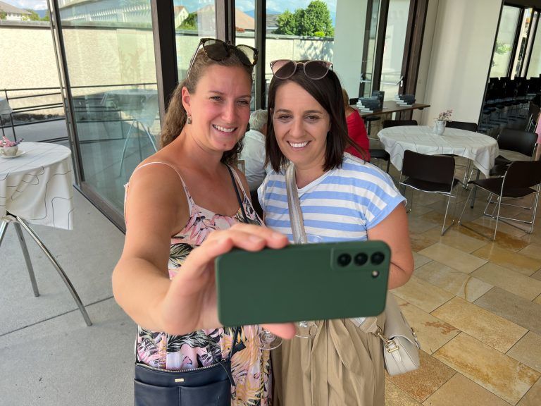 Selfie zur Erinnerung für Simone Moser und Julia Fitz