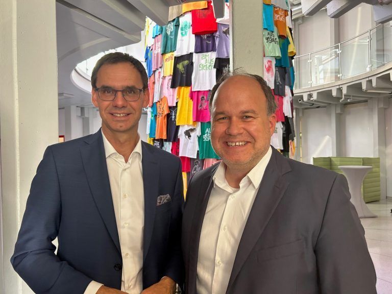 Landeshauptmann Markus Wallner mit VN-Chefredakteur Gerold Riedmann.