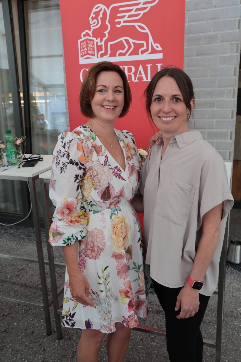 Unter den Gästen: Petra Piringer und Barbara Fischer.