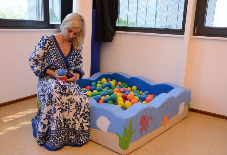 Mit speziellen Maßnahmen hilft Jasmin Maccani sehbehinderten Kindern den Alltag zu bewältigen.