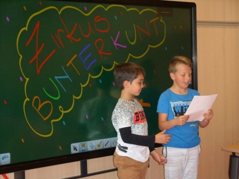 Beim ersten Mal Vortragen waren die Schülerinnen und Schüler der Volksschule Höchst ganz schön nervös. <span class="copyright">Susa Hämmerle</span>