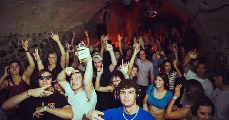 Hoch die Hände, Wochenende! Am Samstag wird in Feldkirch gefeiert. <span class="copyright">Silent Disco</span>