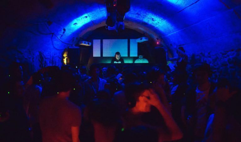 Im Rauch Club geht die Feierei ab Mitternacht weiter.<span class="copyright"> Silent Disco </span>