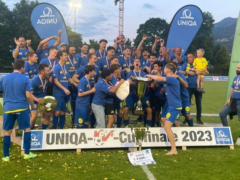 Der Jubel der Kicker des FC Wolfurt über den Sieg im VFV-Cup kannte nach Spielende keine Grenzen.FL