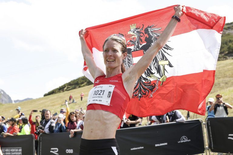 Andrea Mayr feierte ihre siebte WM-Goldene frenetisch.GEPA
