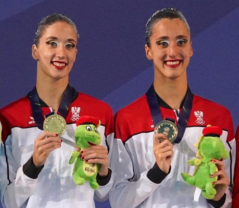 Anna-Maria Alexandri und Eirini-Marina Alexandri mit ihren Goldmedaillen.Apa, Gepa (2)