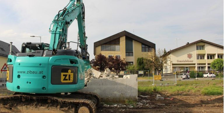 Auf dem ehemaligen Boch-Areal sind die Bagger aufgefahren. STP