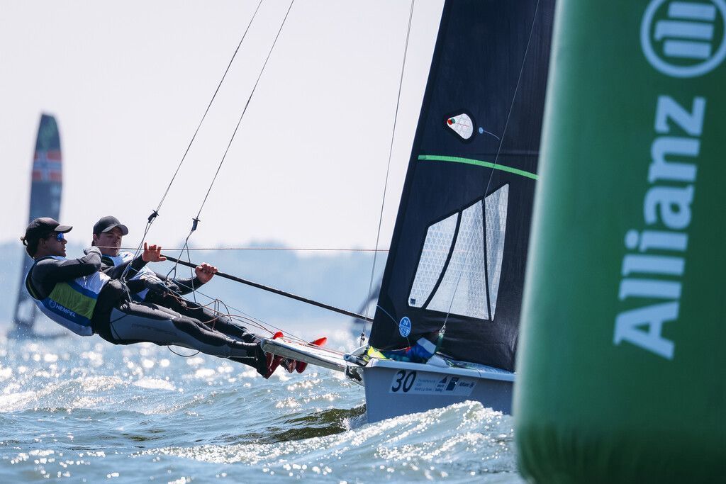 Bildstein/Hussl segeln  weiterhin im Spitzenfeld
