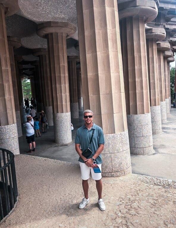 Darijo Grujcic (Austria) beim Sightseeing in Barcelona.