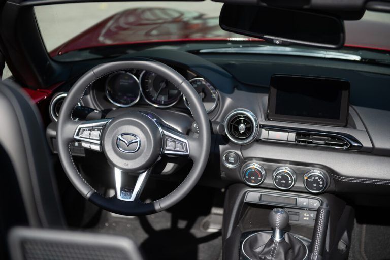 Das Cockpit: Alles dort, wo es hingehört und auf das Wesentliche reduziert.