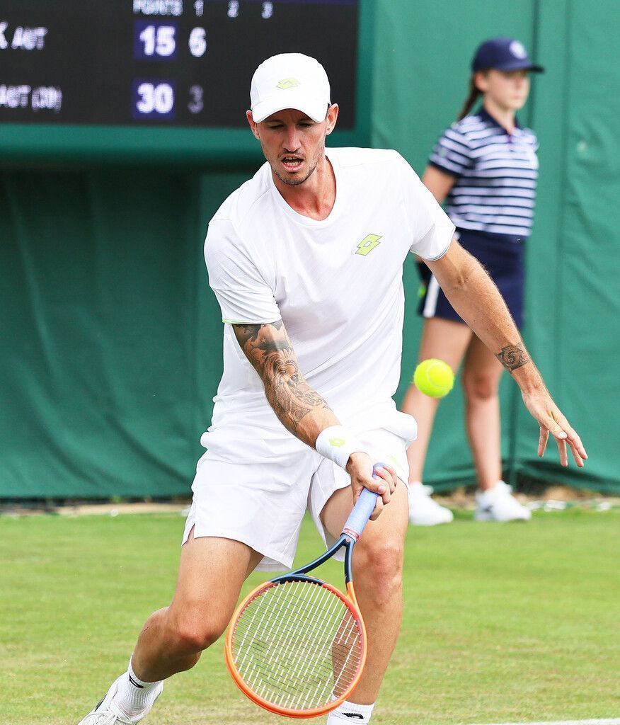 Novak und Rodionov in Runde zwei