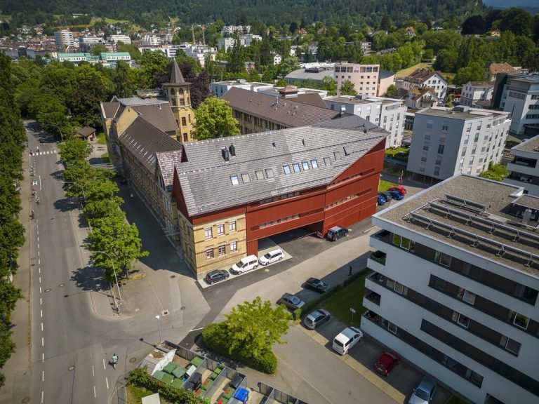 Der Blick von oben auf das Haus.
