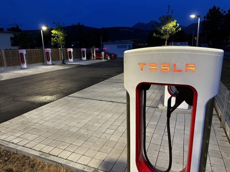 Der neue Tesla-Supercharger in Rankweil, An der Maut. vn/Rie