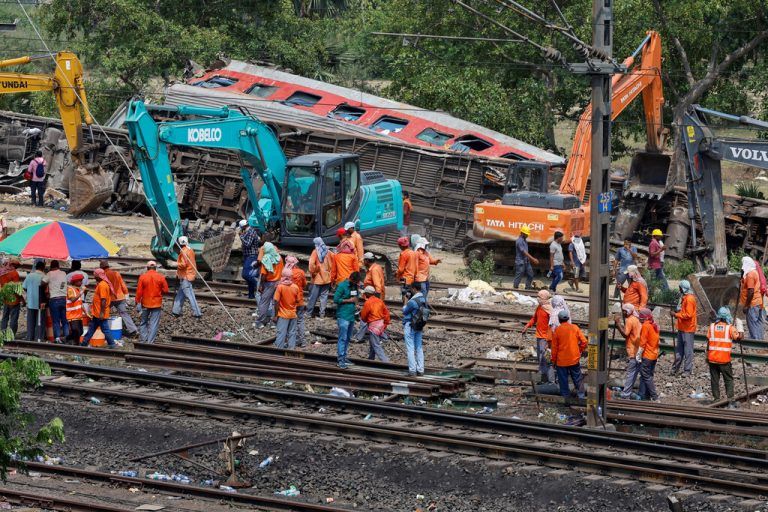 Die Arbeiten an der Unglücksstelle dauern im Unionsstaat Odisha an. Reuters