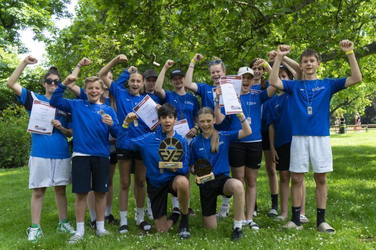Die drei Viererteams der Sportmittelschule Bregenz-Schendlingen kehrten mit je einer Silbernen und Bronzenen und einem fünften Rang aus Wien zurück.SMS Schendlingen