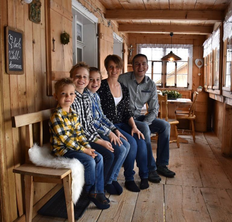 Die ganze Familie vereint: Florian, David, Elias, Sandra und Daniel Moosmann.Moosmann (5)