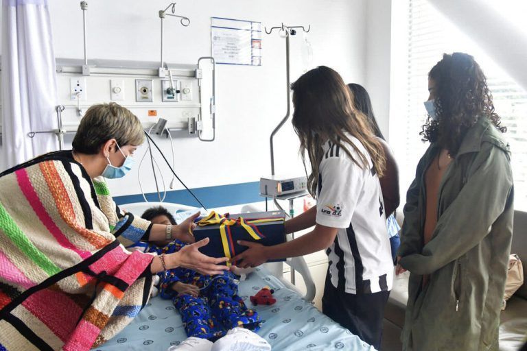 Die Kinder sollen voraussichtlich noch zwei bis drei Wochen im Krankenhaus bleiben. ap