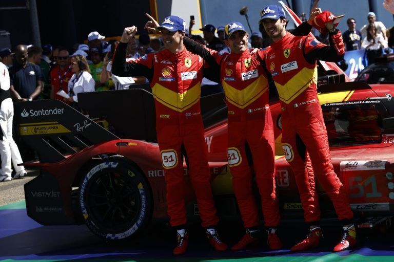 Die siegreiche Ferrari-Crew: James Calado, Pier Guidi und Antonio Giovinazzi (v. l.).