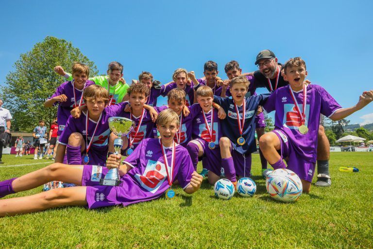 Die SMS Hohenems Markt besiegte im Endspiel um die Schülerliga-Meisterschaft PG Mehrerau mit 3:2 und durfte jubeln.Paulitsch