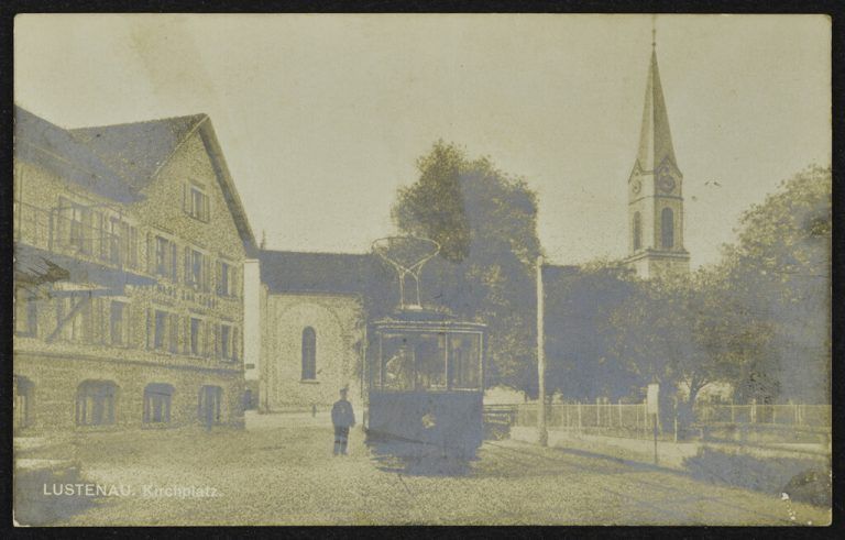 Die Straßenbahn nach Dornbirn fährt vorbei.