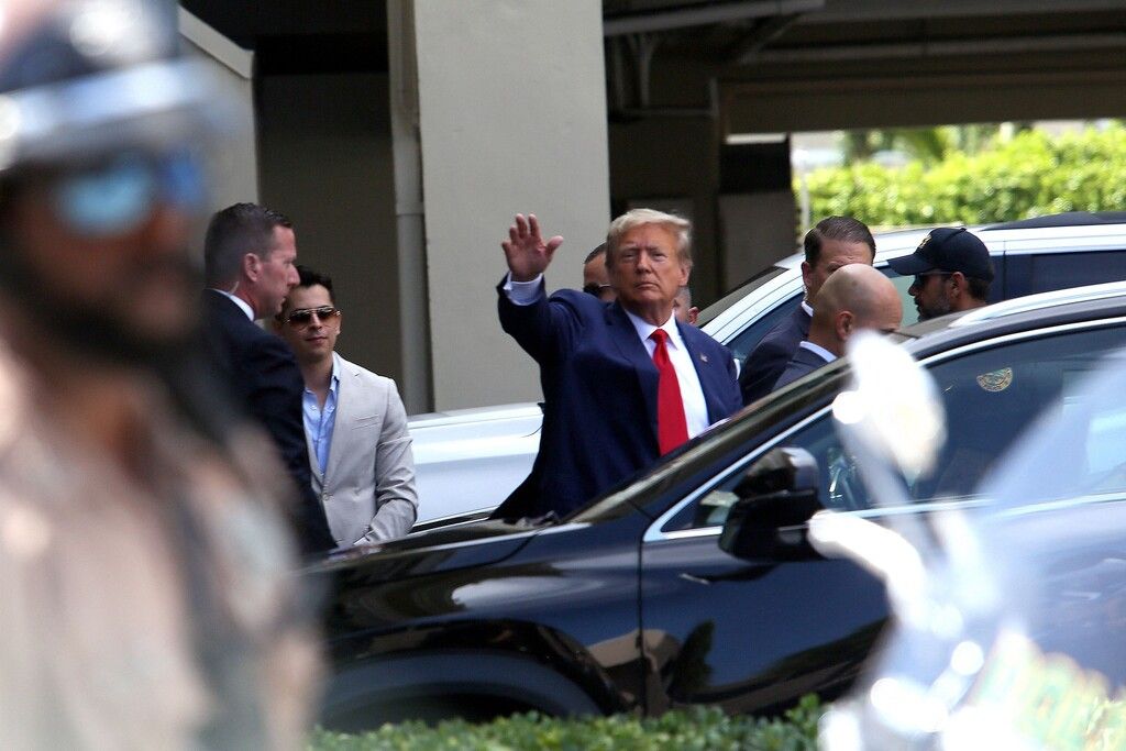Trump bekennt sich „nicht ­schuldig“ in Dokumenten-Affäre