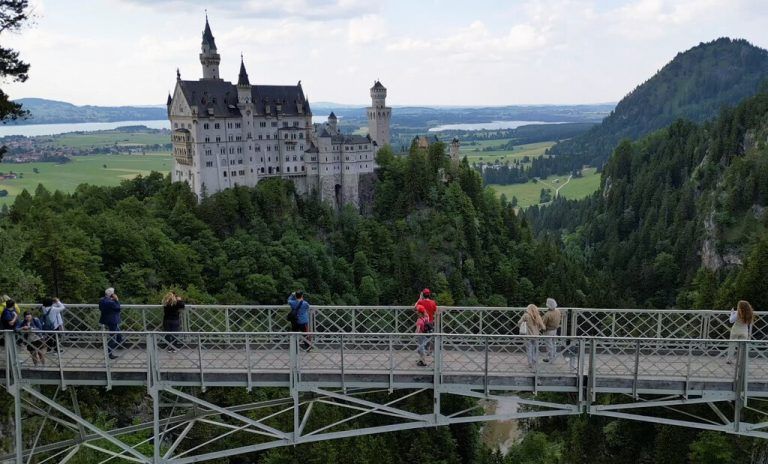 Eine 21-jährige Frau starb nach einem Angriff bei Neuschwanstein. reuters