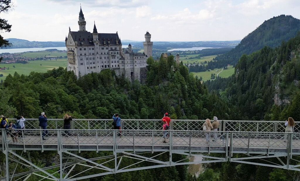Ermittler hoffen auf Videos nach Angriff bei Neuschwanstein