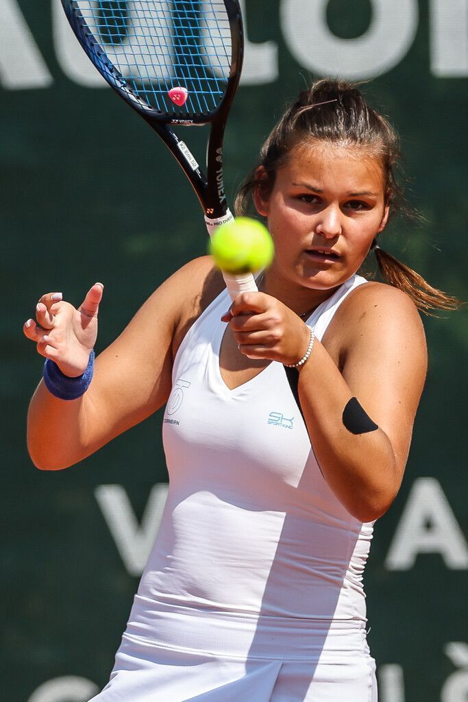 Paszek gewinnt, Meyer mit einem Sieg