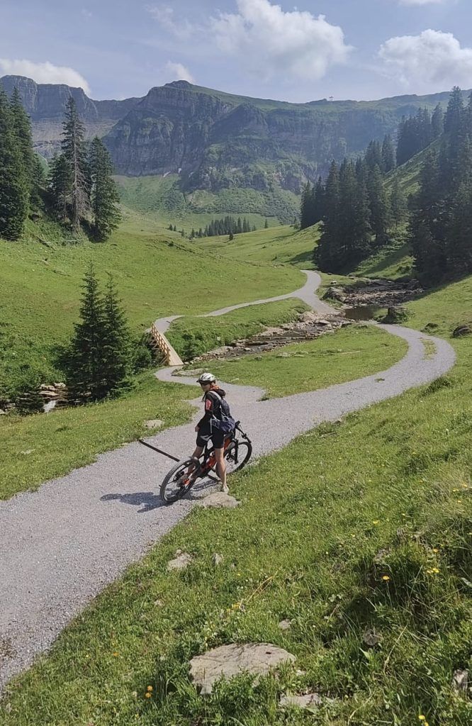 Mit dem E-Bike rund um die Kanisfluh