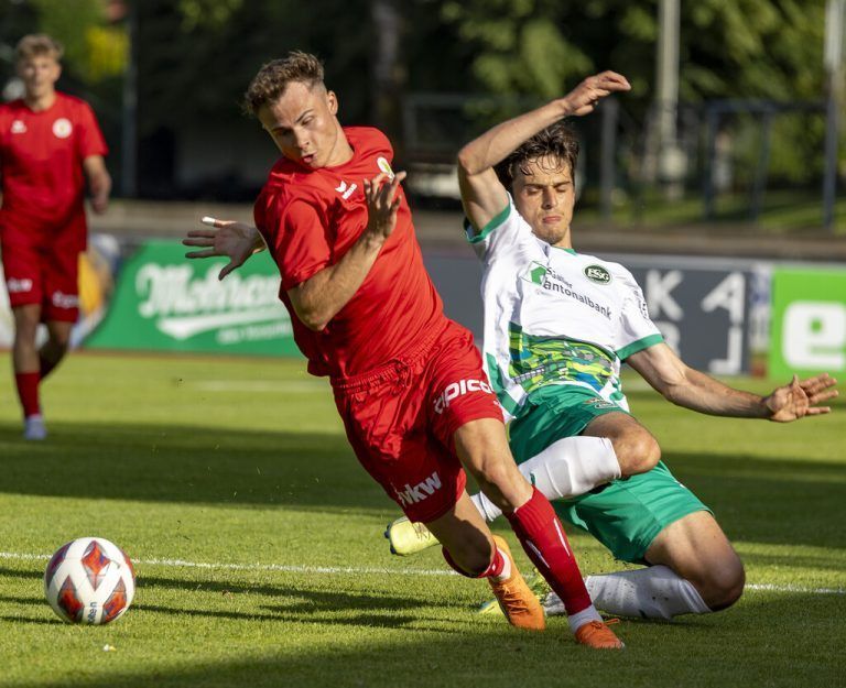 Felix Mandl lieferte sich heiße Duelle mit dem Ex-Salzburger Albert Vallci vom FC St. Gallen. Die Ostschweizer siegten am Ende verdient mit 4:0.Paulitsch