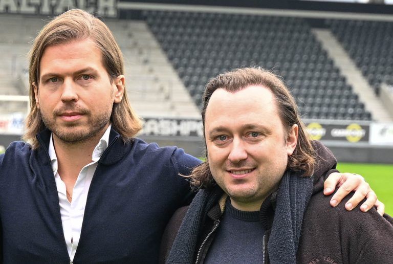 Der ehemalige SCRA-Scout Wolfgang Meier (im Bild rechts mit Ex-Sportchef Georg Festetics) hat sich vor dem Arbeitsgericht mit seinem ehemaligen Arbeitgeber geeinigt. <span class="copyright">gepa</span>