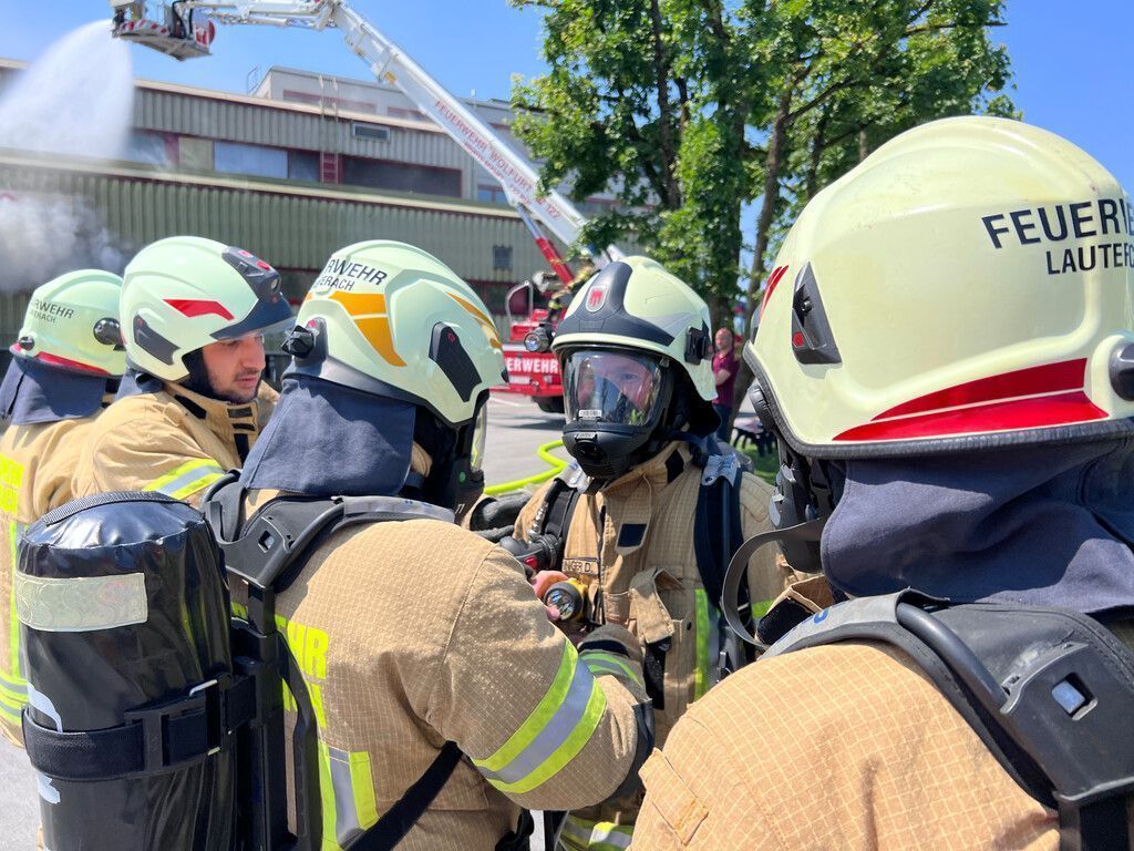 Defekte Batterie setzt Testraum in Brand