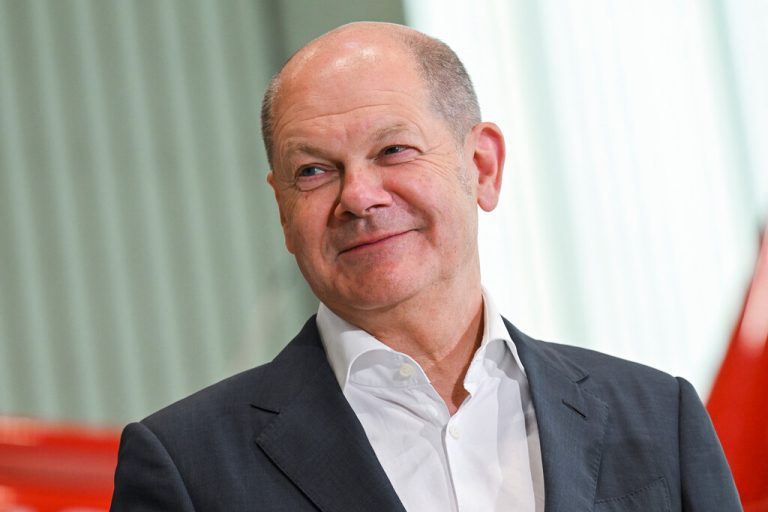 Kanzler ist bibelfest