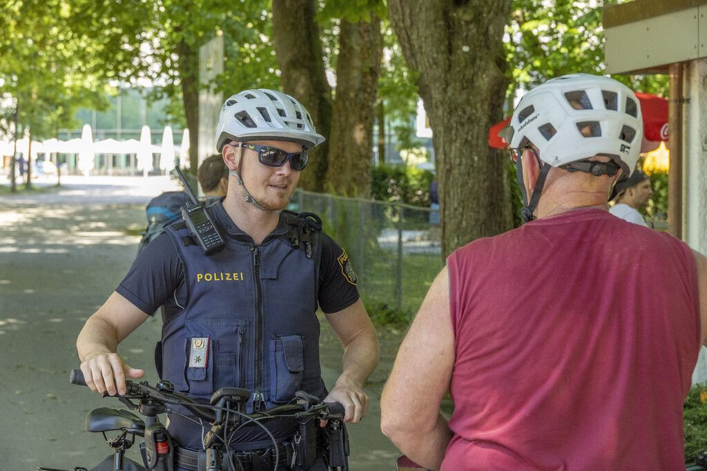 Wie Polizisten auf zwei ­Rädern Verkehrssünder und Diebe stellen. »A5