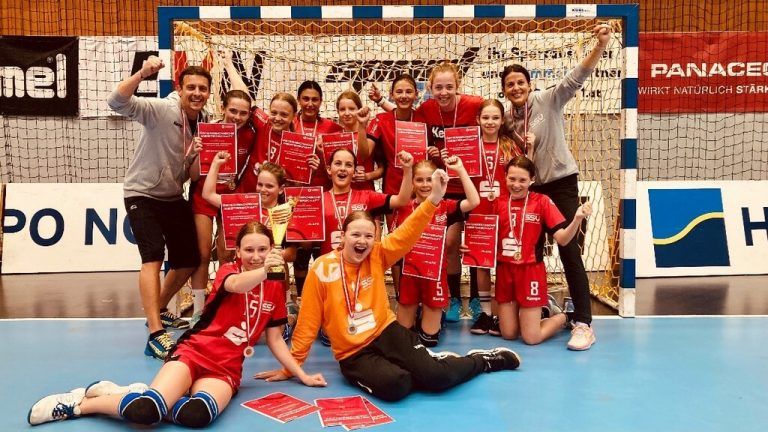 Große Freude bei den Mädchen des SSV Dornbirn-Schoren U11 über die österreichische Vizemeisterschaft. SSV