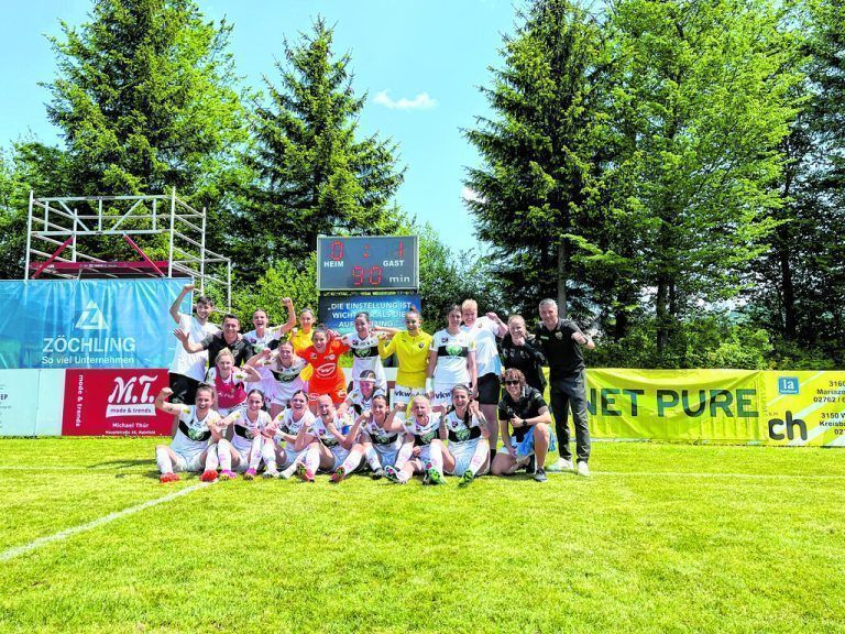 Historischer Jubel: Die Kickerinnen der SPG Altach/Vorderland bezwangen die seit fünf Jahren ungeschlagenen St. Pöltnerinnen. SCRA, Selina Meier (2), Müller (2)