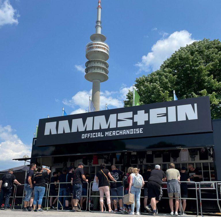 In München strömten Massen an Fans in den Olympiapark. RTS